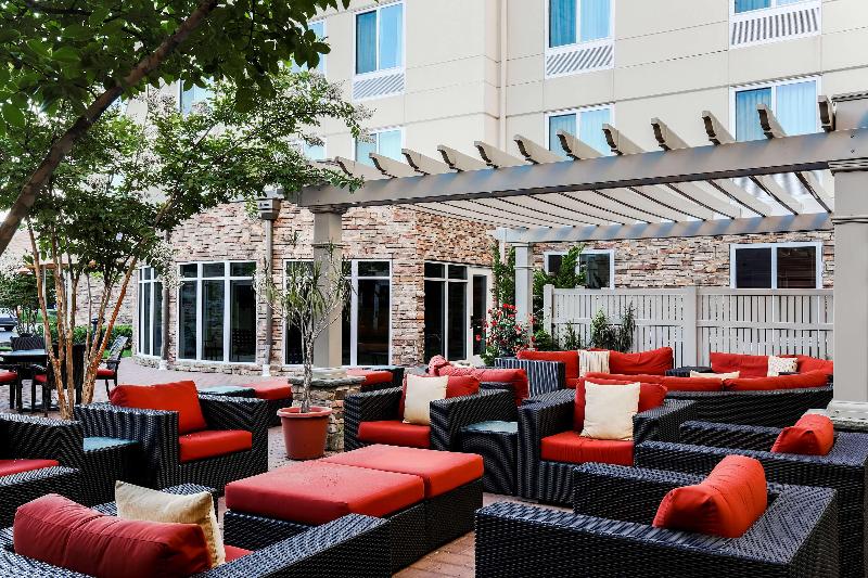 Hilton Garden Inn Melville - Teras