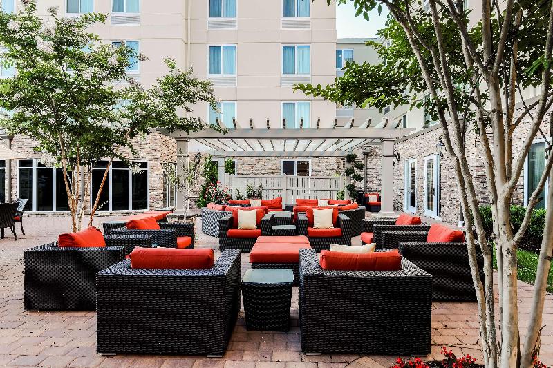 Hilton Garden Inn Melville - Teras