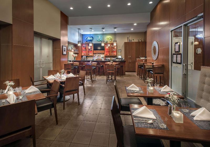 DoubleTree by Hilton Hotel New York City Chelsea - Bar