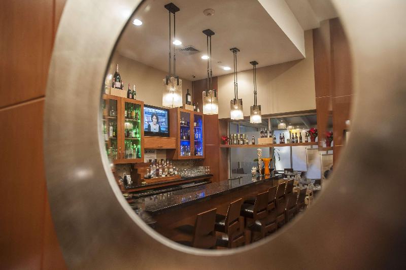 DoubleTree by Hilton Hotel New York City Chelsea - Bar