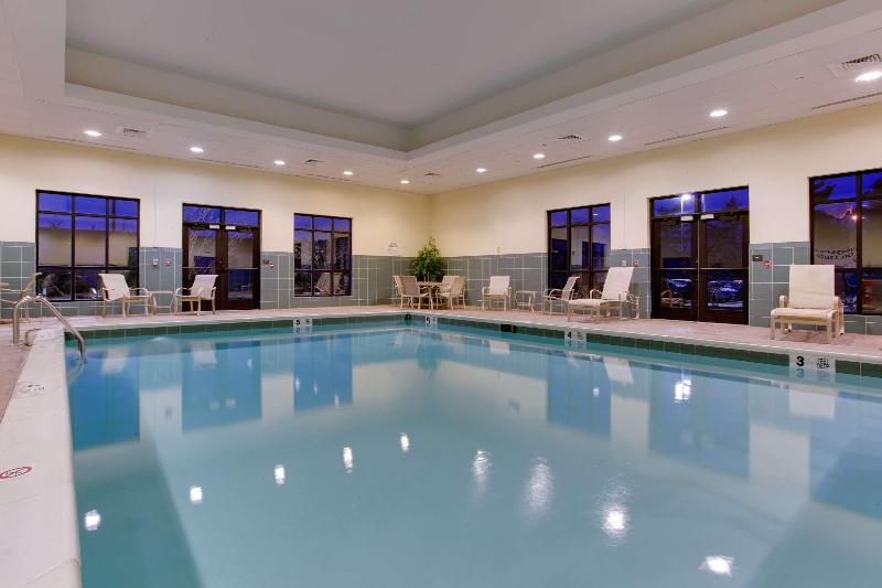 Hampton Inn Garden City Long Island - Havuz