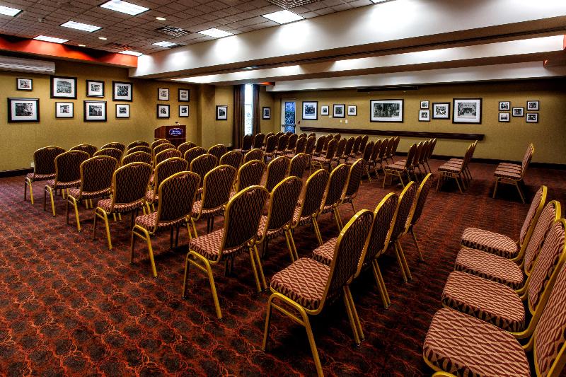 Hampton Inn & Suites Staten Island - Toplantı