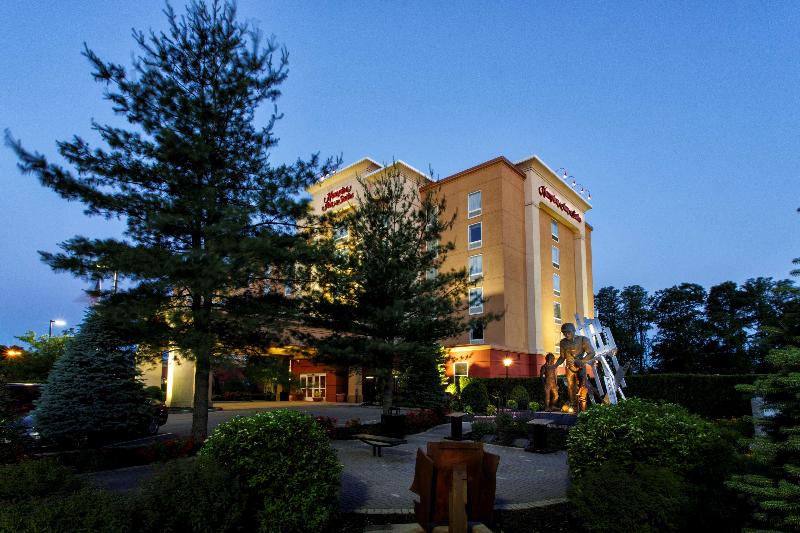 Hampton Inn & Suites Staten Island - Genel