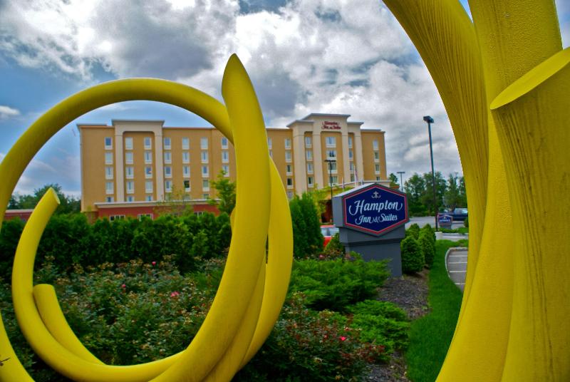 Hampton Inn & Suites Staten Island - Genel