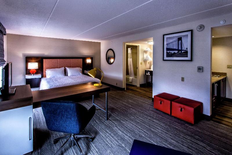 Hampton Inn & Suites Staten Island - Oda