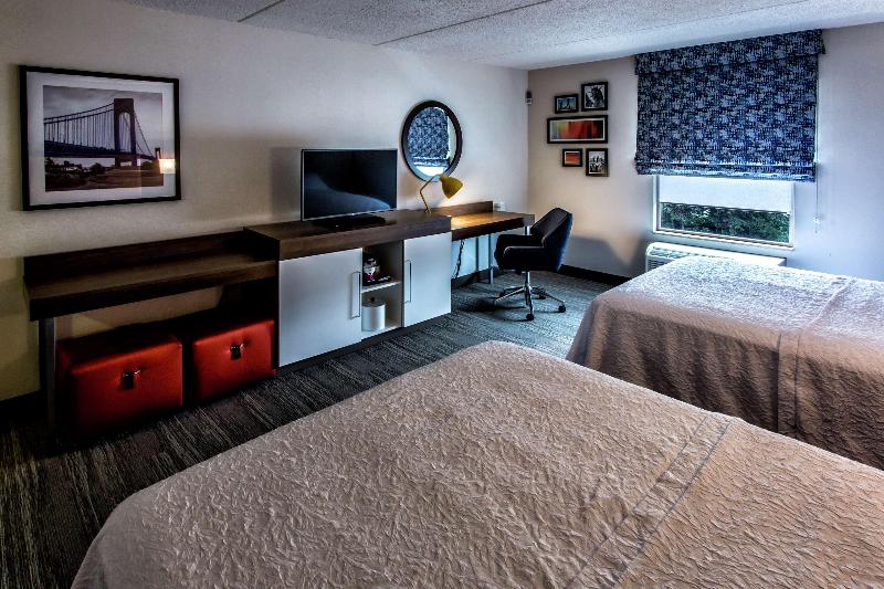 Hampton Inn & Suites Staten Island - Oda