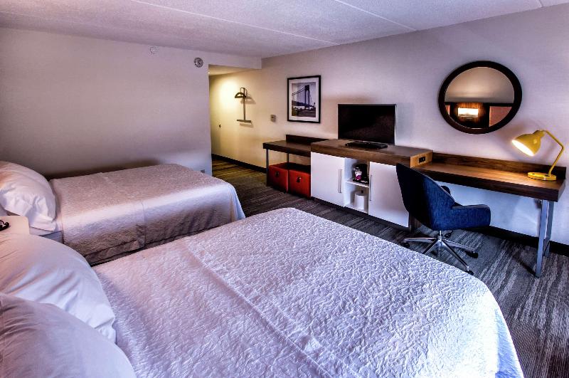 Hampton Inn & Suites Staten Island - Oda