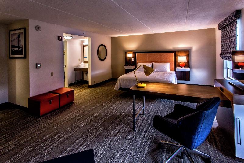 Hampton Inn & Suites Staten Island - Oda