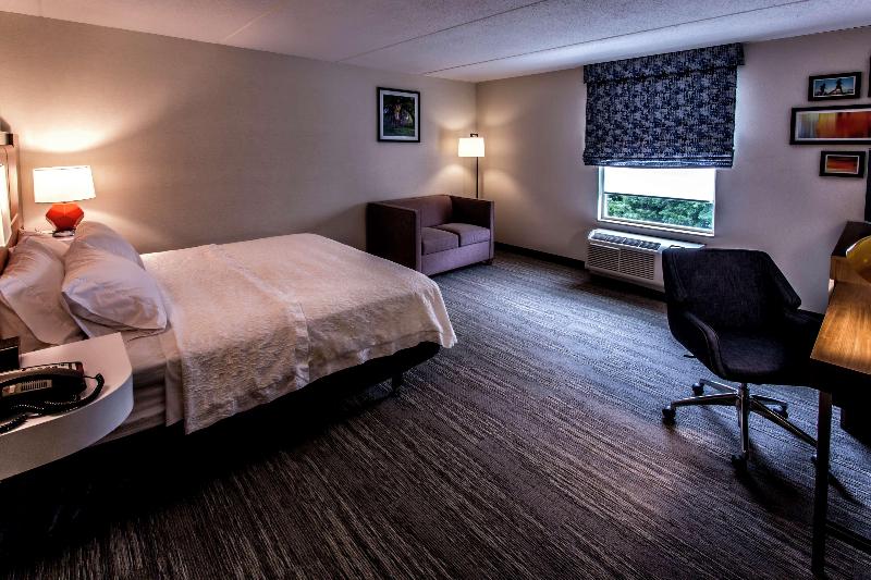 Hampton Inn & Suites Staten Island - Oda