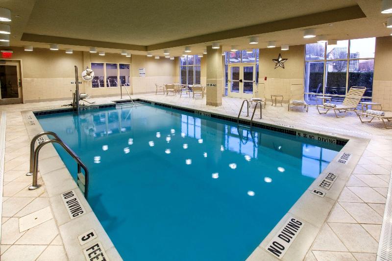 Hampton Inn & Suites Staten Island - Havuz