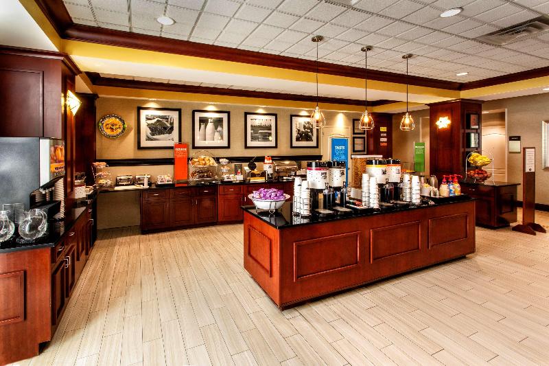 Hampton Inn & Suites Staten Island - Restoran