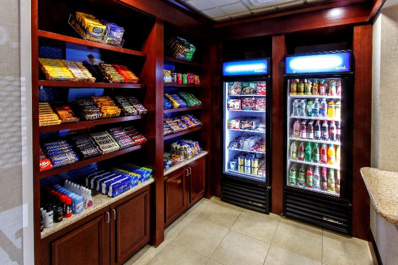 Hampton Inn & Suites Staten Island - Restoran