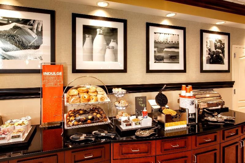 Hampton Inn & Suites Staten Island - Restoran