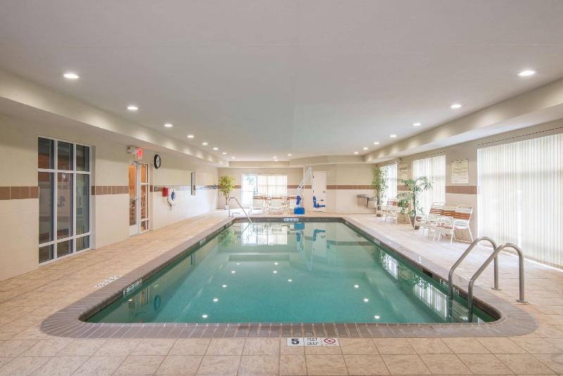 Hampton Inn Kingston - Havuz