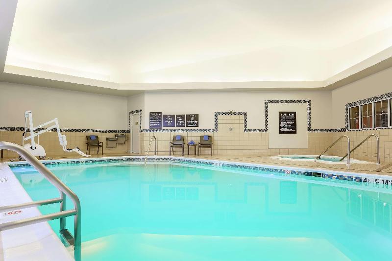Homewood Suites by Hilton Long Island-Melville - Havuz