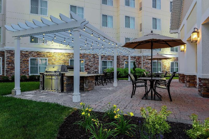 Homewood Suites by Hilton Long Island-Melville - Teras
