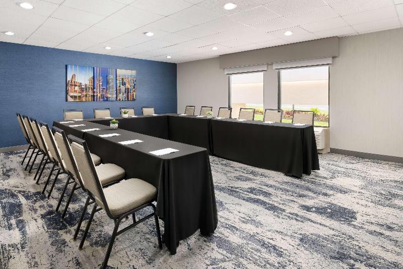 Hampton Inn Long Island/Islandia - Genel