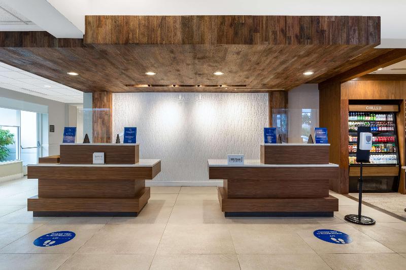 Hilton Garden Inn Islip MacArthur Airport - Lobi