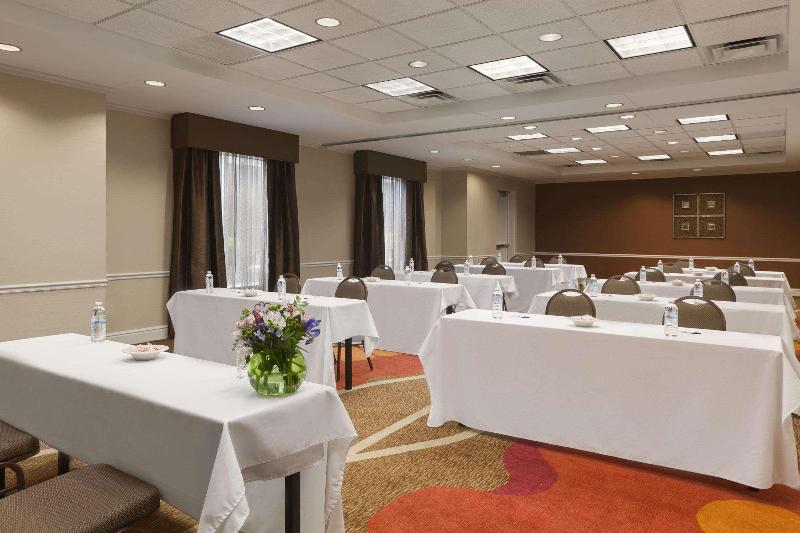 Hilton Garden Inn Islip MacArthur Airport - Toplantı