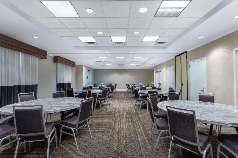 Hilton Garden Inn Islip MacArthur Airport - Toplantı