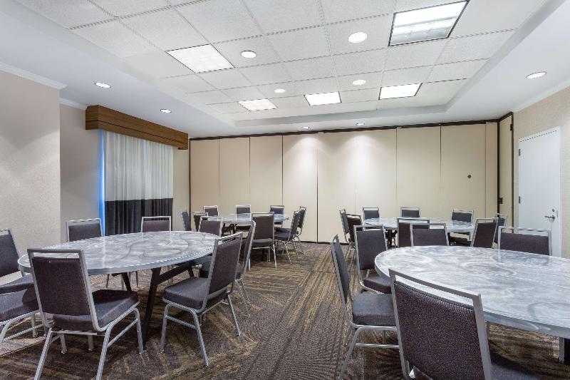 Hilton Garden Inn Islip MacArthur Airport - Toplantı