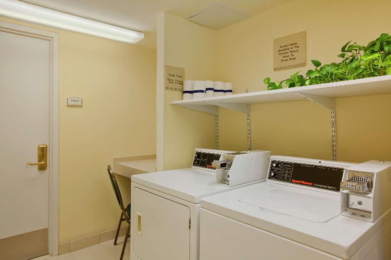 Hilton Garden Inn Islip MacArthur Airport - Genel