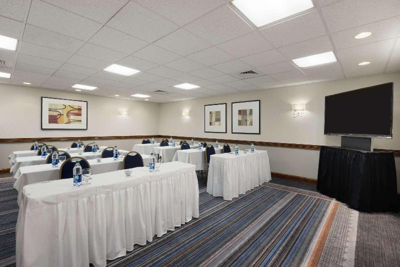 Hilton Long Island/Huntington - Genel