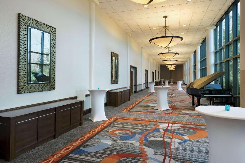Hilton Long Island/Huntington - Genel