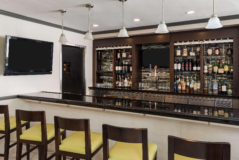 Hilton Garden Inn Westbury - Bar