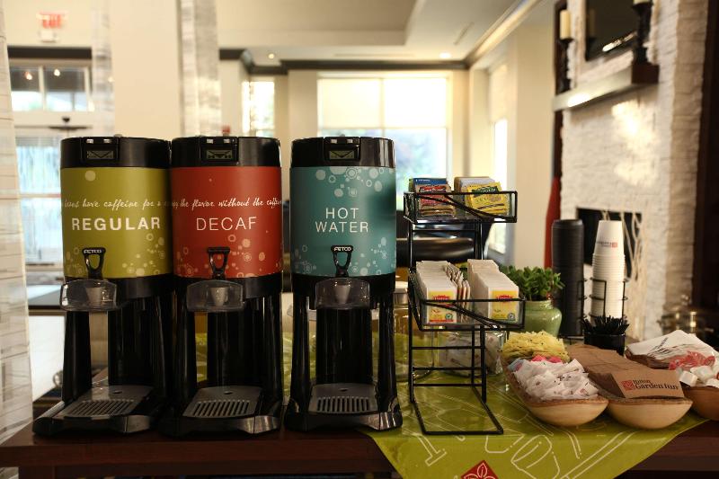 Hilton Garden Inn Westbury - Lobi