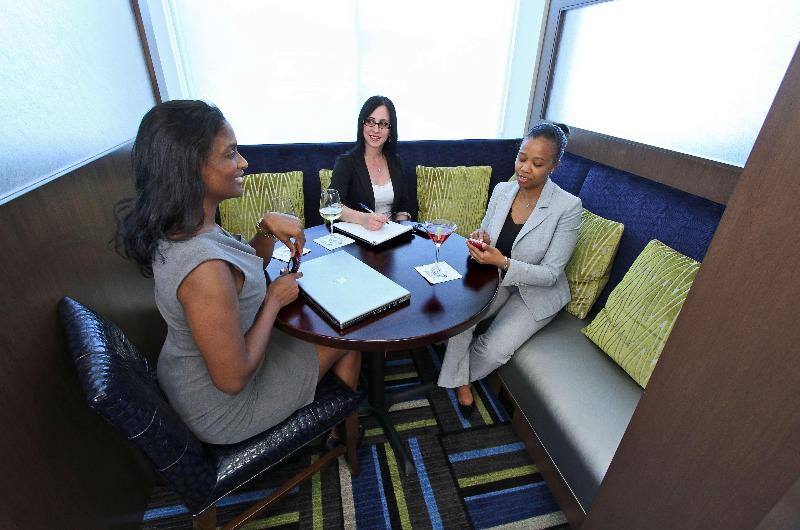 Hilton Garden Inn Westbury - Lobi
