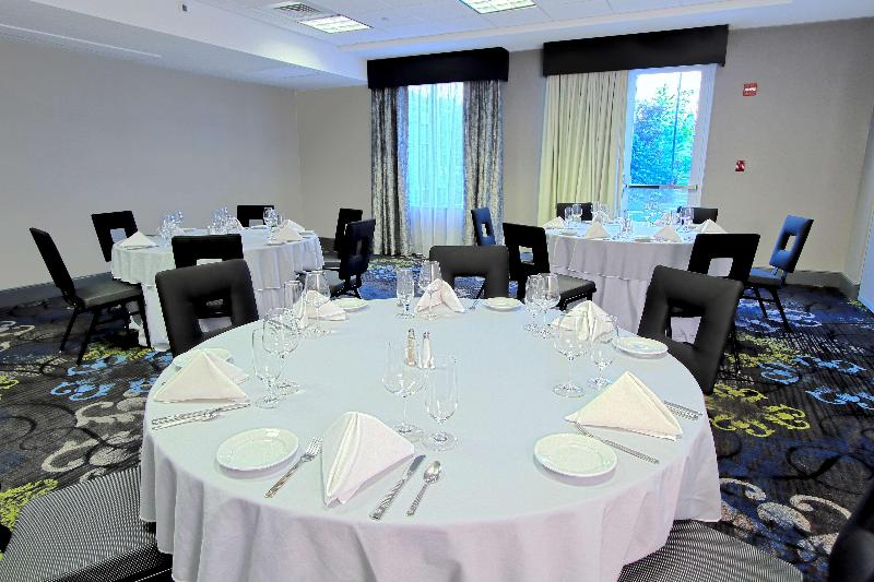 Hilton Garden Inn Westbury - Toplantı