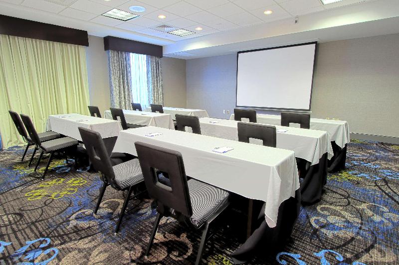 Hilton Garden Inn Westbury - Toplantı