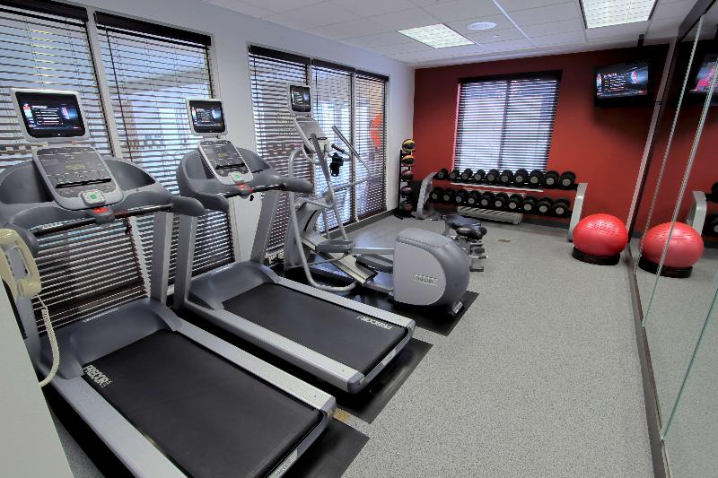 Hilton Garden Inn Westbury - Aktivite