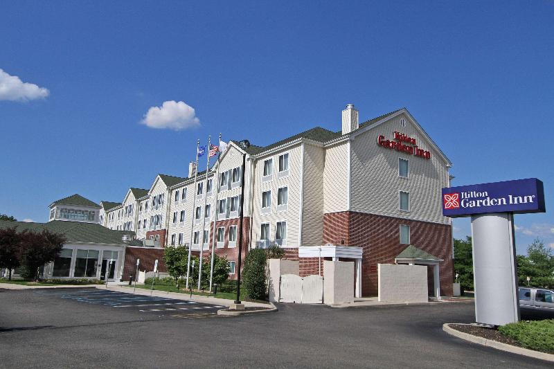 Hilton Garden Inn Westbury - Genel