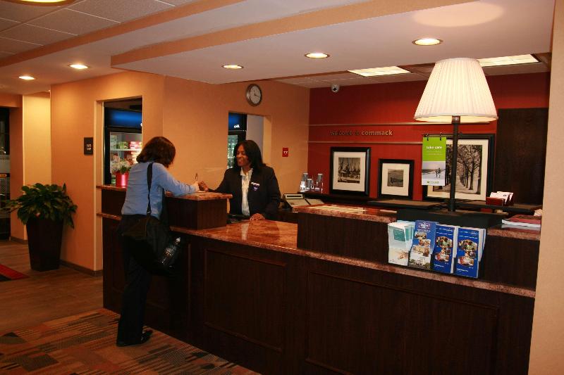 Hampton Inn Long Island/Commack - Lobi