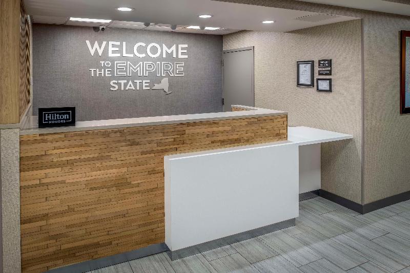 Hampton Inn Long Island/Commack - Lobi
