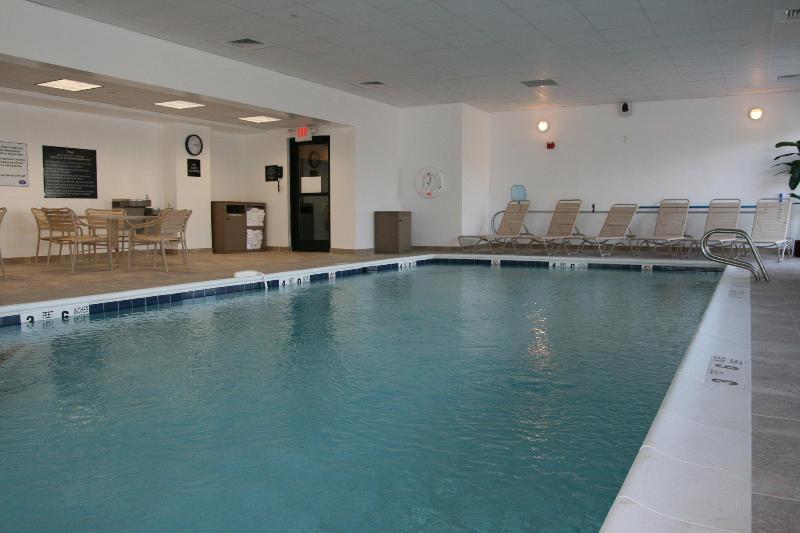 Hampton Inn Long Island/Commack - Havuz