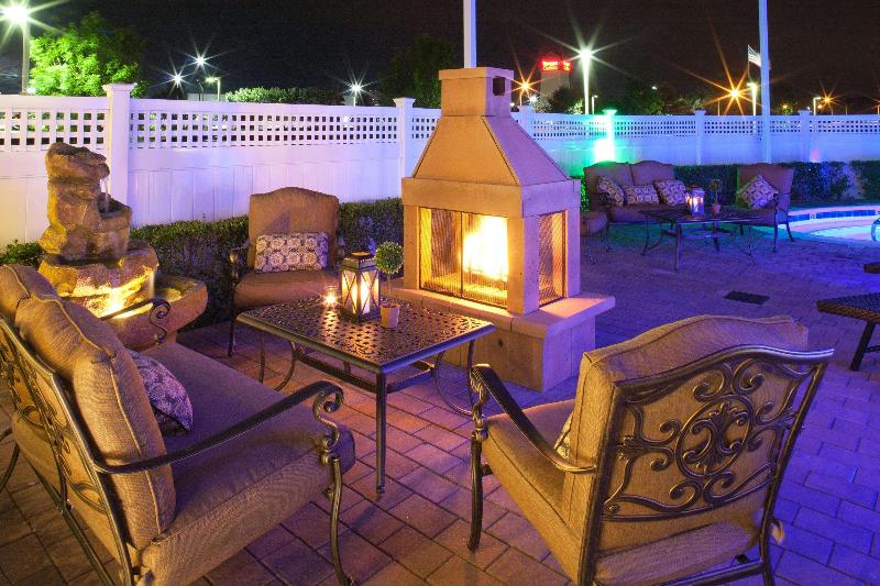 Hilton Garden Inn Riverhead - Teras