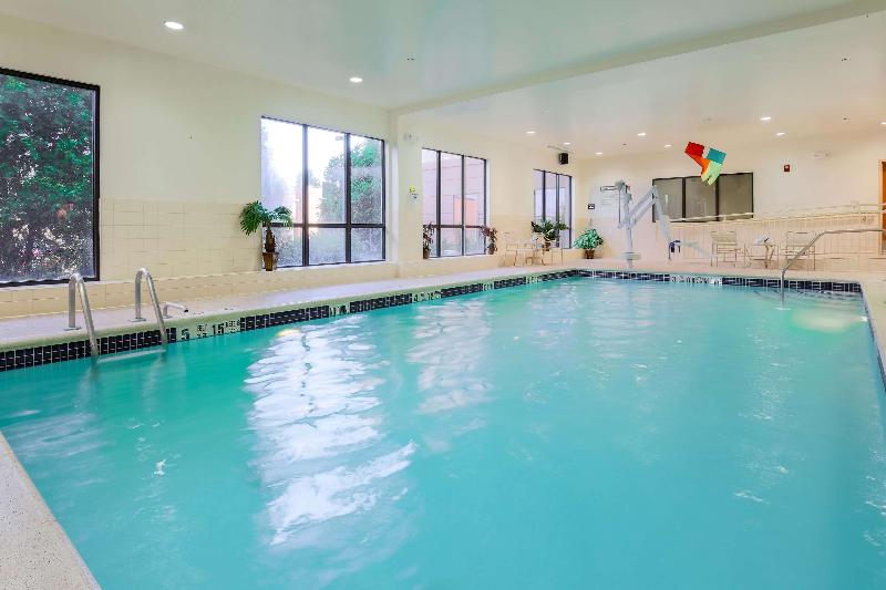 Hampton Inn Nanuet - Havuz