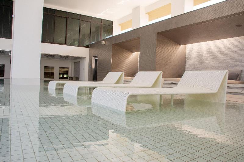 Grand Richmond Stylish Convention Hotel - Havuz