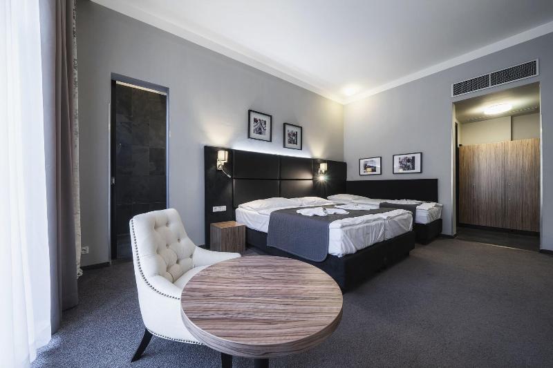 Hotel Noir - Genel