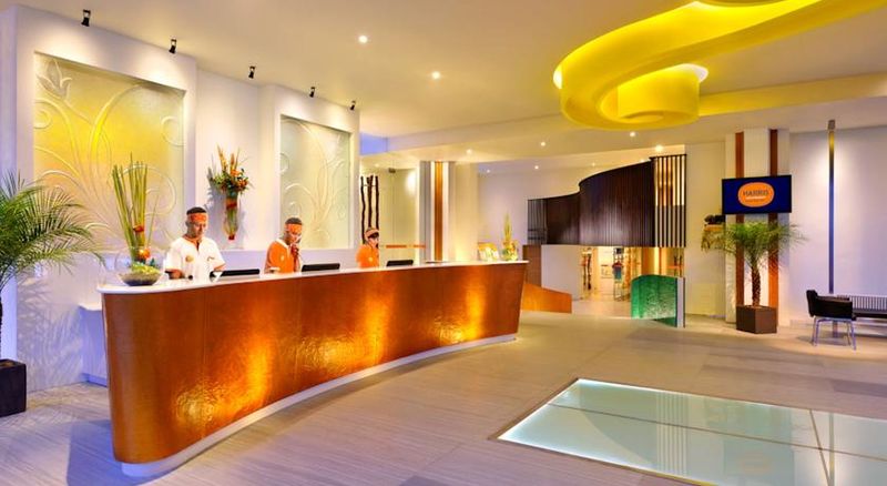 Harris Hotel & Residences Sunset Road - Lobi