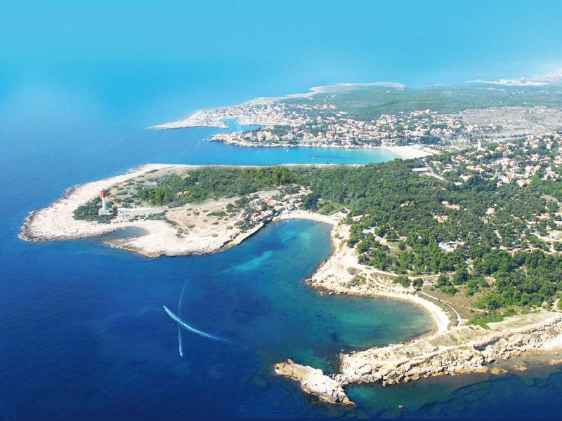 Campanile NATURE - Martigues - Genel