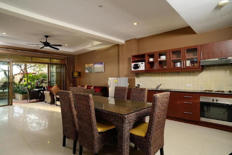 Kamala Beach Front Apartment - Oda