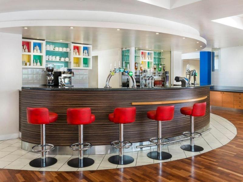 Park Inn by Radisson Birmingham Walsall - Bar