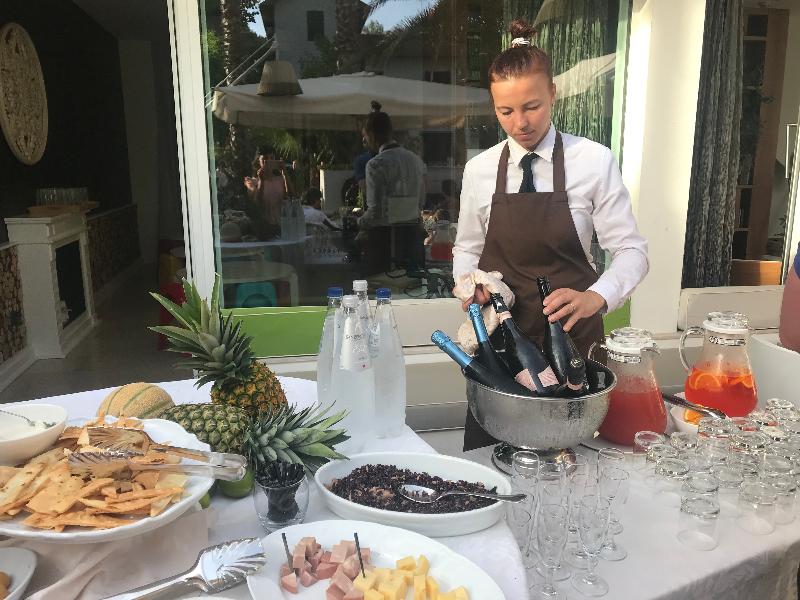 Select Suites & Spa - Bar