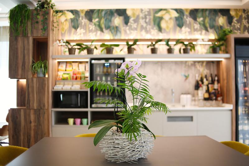 Select Suites & Spa - Bar