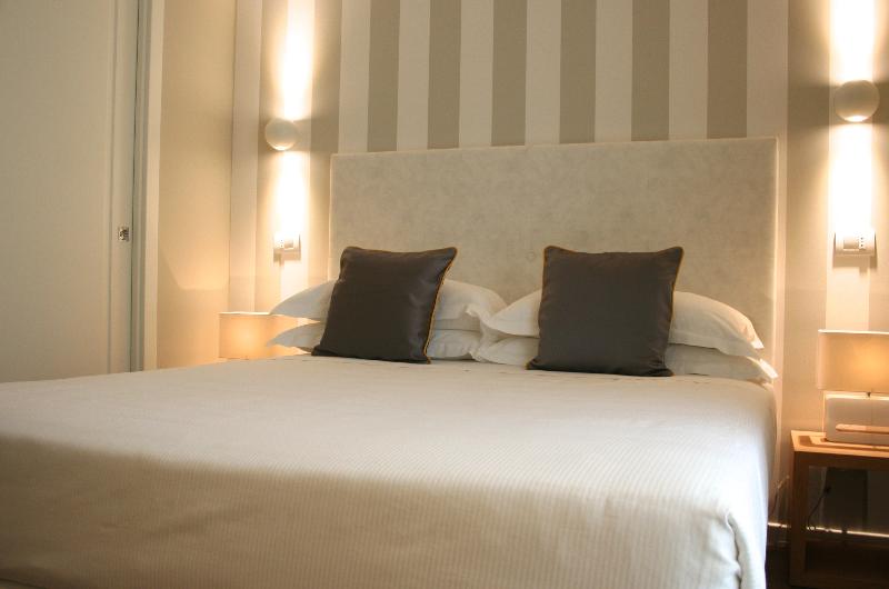Select Suites & Spa - Oda