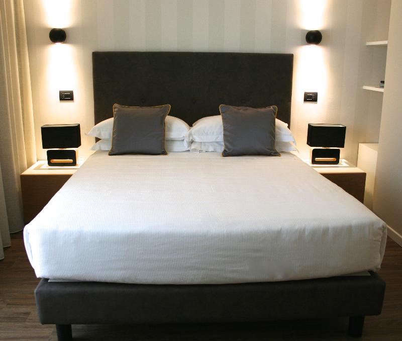 Select Suites & Spa - Oda